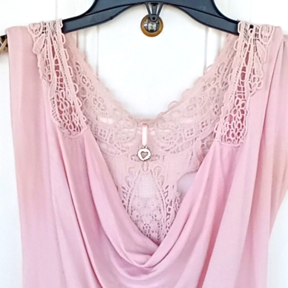 Robin K Boutique Crochet Bare Back Barbie Core Romantic Heart Pendant Like New - Picture 6 of 6